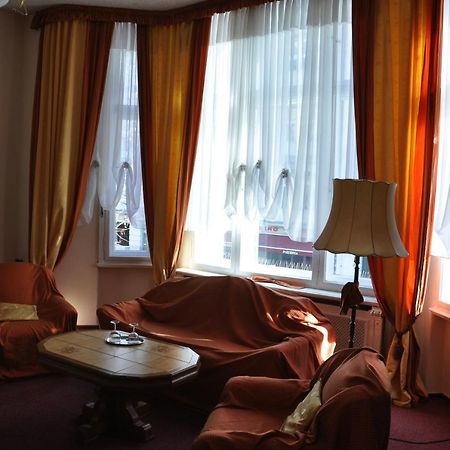 Hotel Pension Savoy Near Kurfuerstendamm Berlim Quarto foto