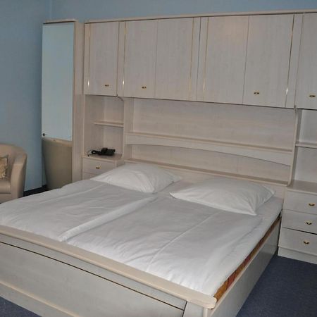 Hotel Pension Savoy Near Kurfuerstendamm Berlim Quarto foto