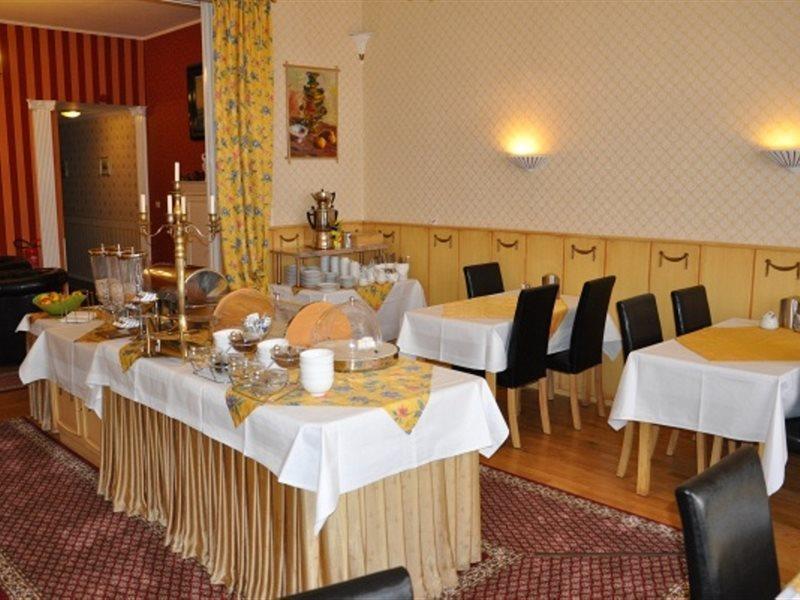 Hotel Pension Savoy Near Kurfuerstendamm Berlim Exterior foto