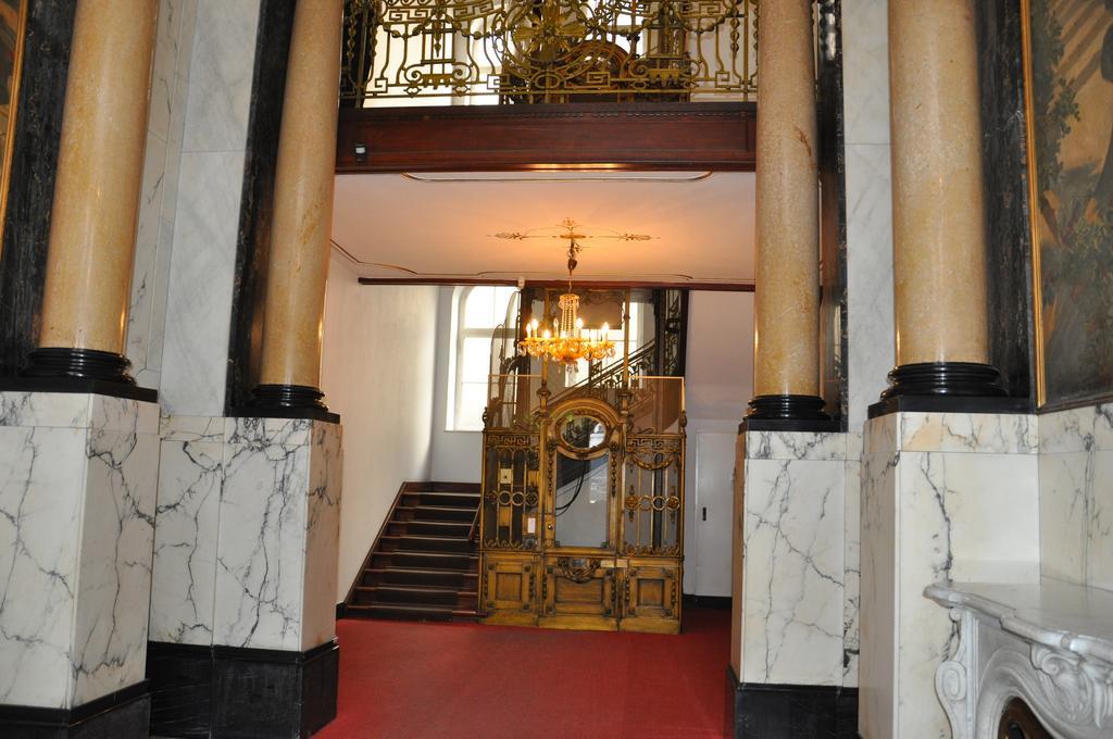 Hotel Pension Savoy Near Kurfuerstendamm Berlim Exterior foto