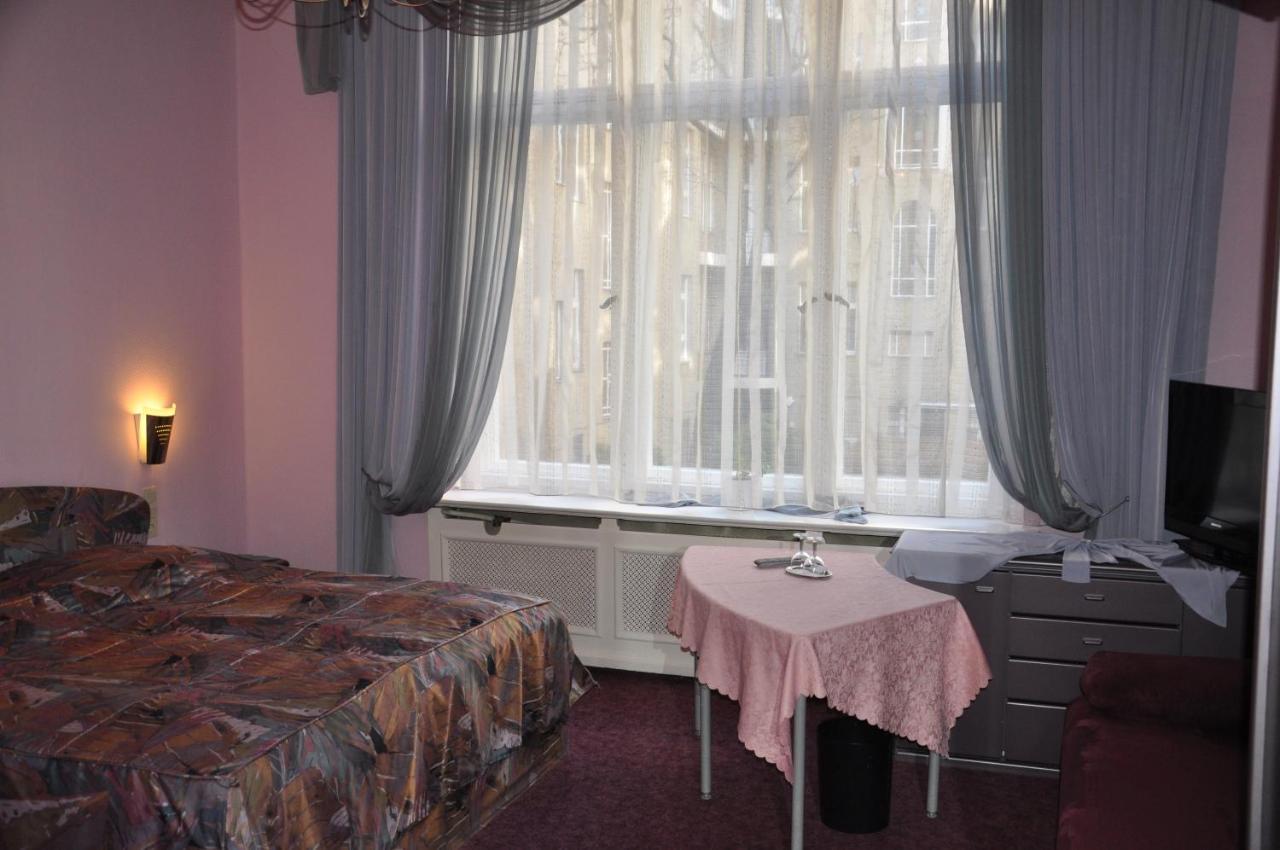 Hotel Pension Savoy Near Kurfuerstendamm Berlim Quarto foto