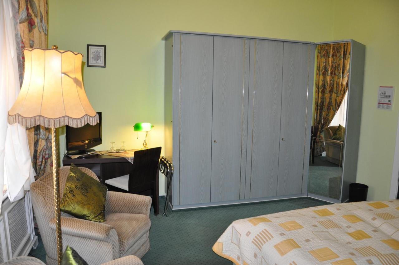 Hotel Pension Savoy Near Kurfuerstendamm Berlim Quarto foto