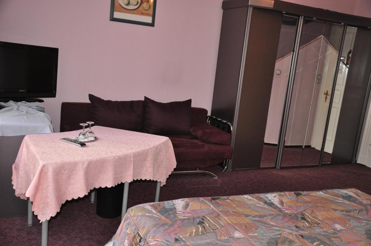 Hotel Pension Savoy Near Kurfuerstendamm Berlim Quarto foto